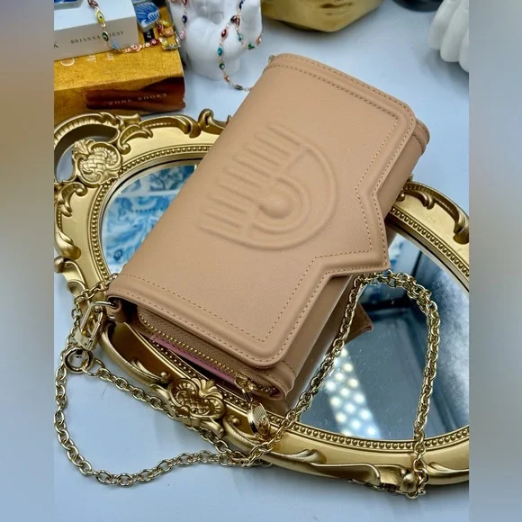 🆕 CHIARA FERRAGNI 🧿 NWOB Eyelike Motif Chain Linked Wallet on Chain, Nude